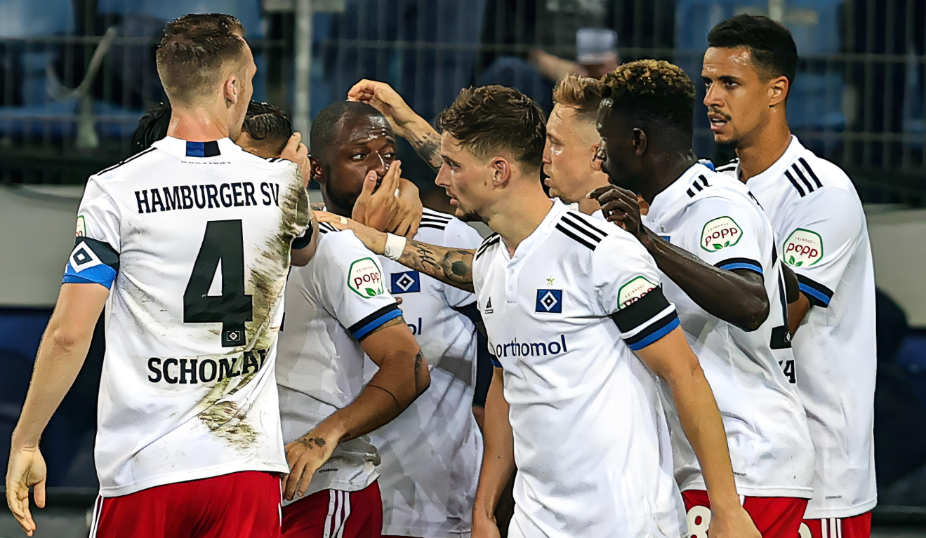 包含赛地聚焦：西甲加时末段热度飙升，拜仁慕尼黑再遭质疑，目标明确，更衣室氛围转暖的词条